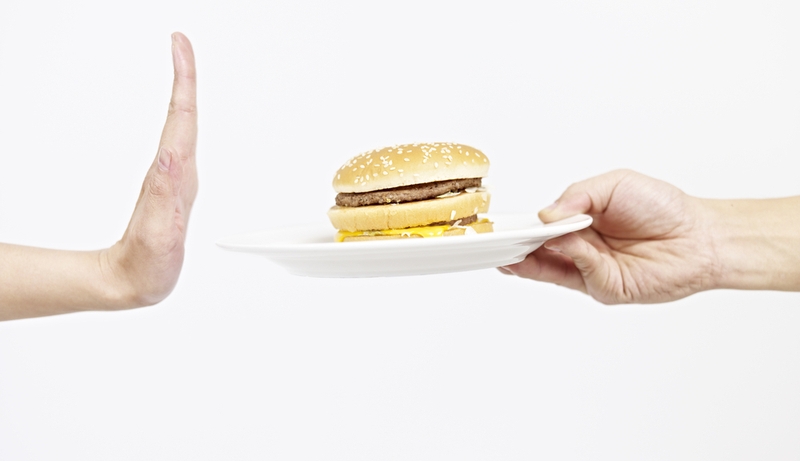 Bị thâm quầng mắt không nên ăn các loại thức ăn nhanh