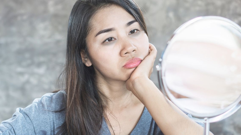 Lựa chọn thuốc cho người bị thâm quầng mắt cần căn cứ vào nguyên nhân