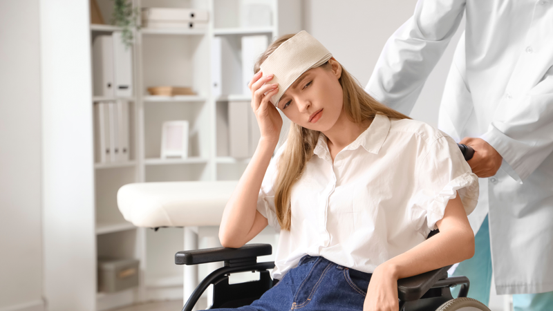 Chấn thương vùng não hoặc tủy sống có thể gây ra thoái hóa chất trắng não