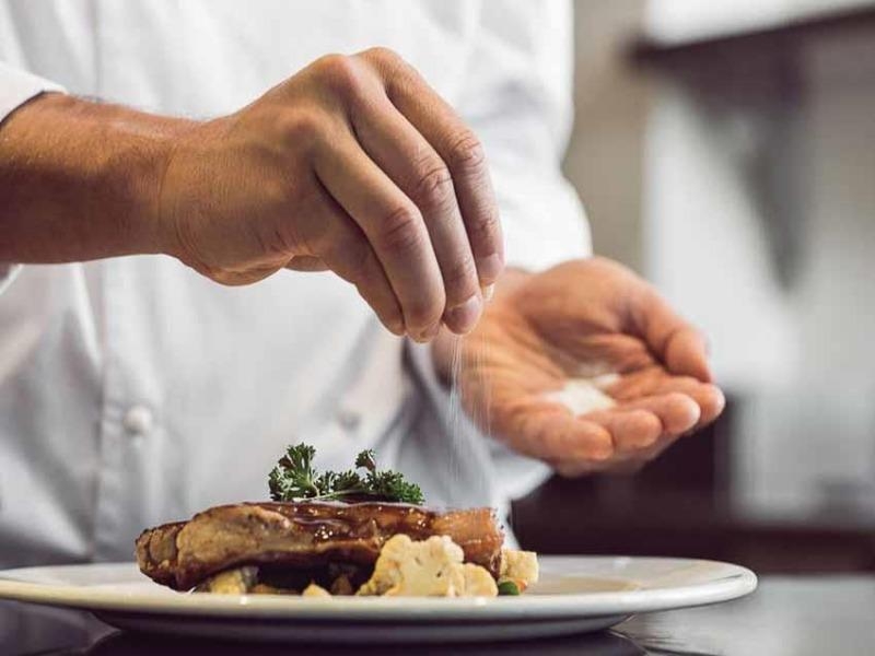 Bị thoái hóa khớp ăn gì để cải thiện bệnh