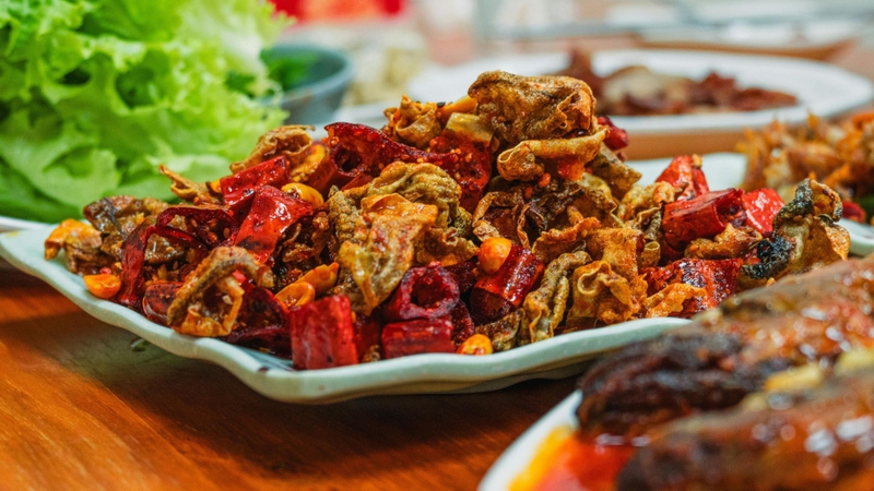 Những thực phẩm này có thể làm tăng áp lực lên tĩnh mạch hậu môn, khiến búi trĩ sưng to và gây đau nhiều hơn