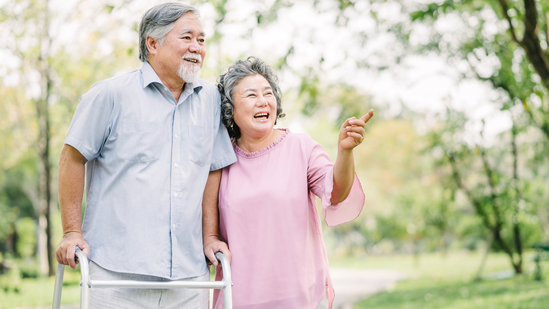 Trượt đốt sống có nên đi bộ không? Người bị trượt đốt sống vẫn có thể đi bộ nếu thực hiện đúng cách
