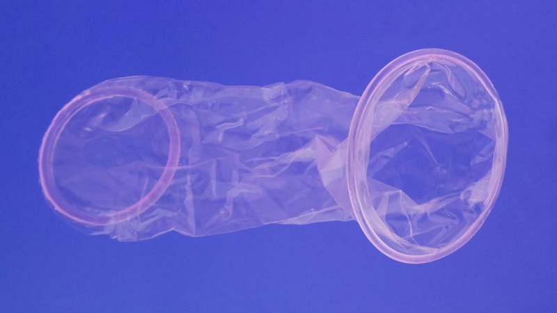 Bị tuột bao cao su khi rút ra có thai không 2