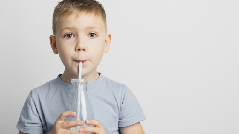 Cần đảm bảo trẻ uống đủ nước sau phẫu thuật