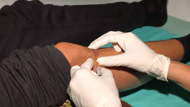 Tiêm corticoid là phương pháp giúp kiểm soát sẹo lồi và sẹo phì đại, hạn chế sẹo phát triển to và dày nhanh