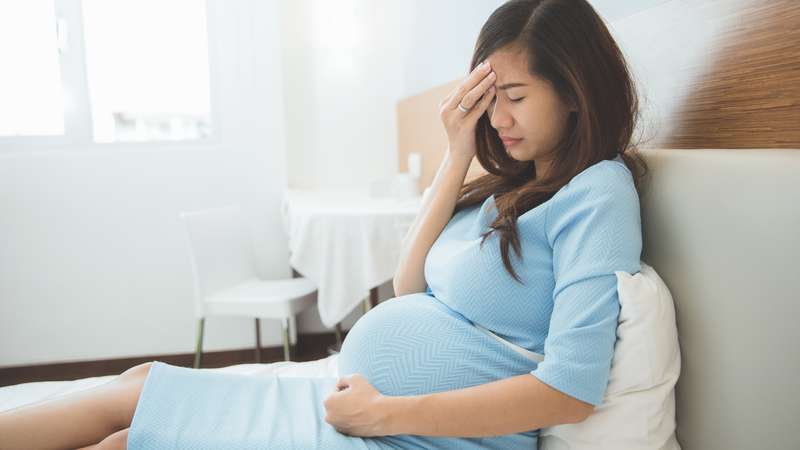 Mẹ bầu thiếu máu có thể thường xuyên cảm thấy mệt mỏi, chóng mặt