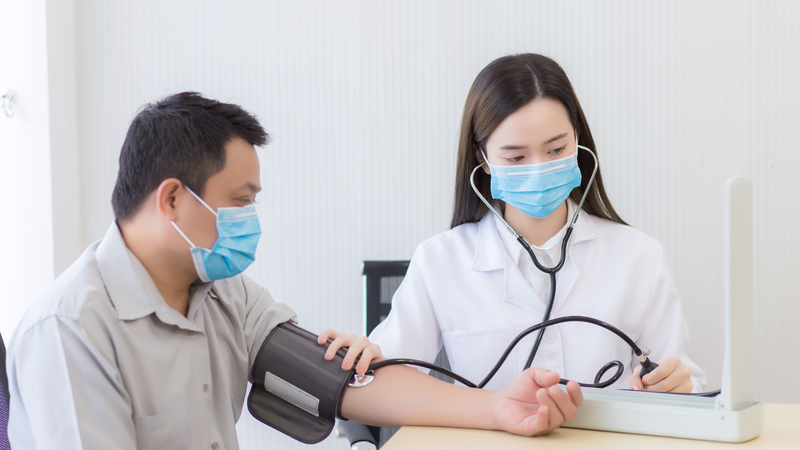 Tăng huyết áp là biểu hiện thường gặp của biến chứng thận ở bệnh nhân lupus ban đỏ hệ thống