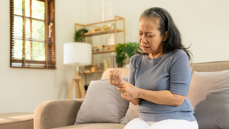 Tỷ lệ biến chứng thần kinh có thể tăng lên 44,2% ở nhóm tuổi 70 - 79