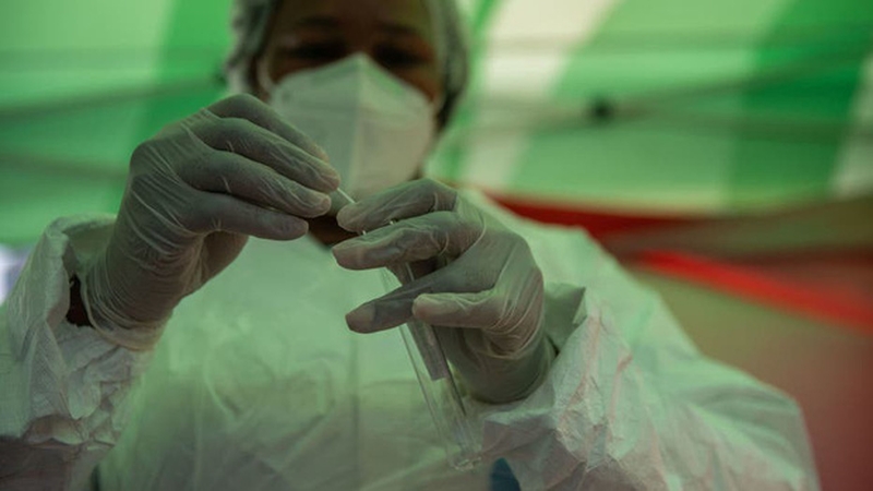 Các nhà khoa học đang chạy đua để tìm hiểu biến thể mới Omicron2