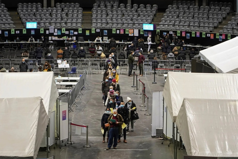 Biến thể Covid Omicron khiến ca nhiễm mới ở Châu Âu tăng liên tục3