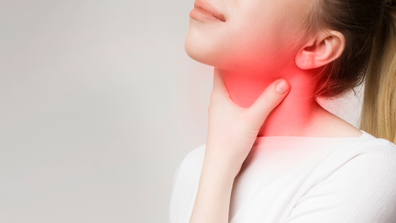 Cảm giác đau rát, khàn đặc tiếng là dấu hiệu phổ biến nhất