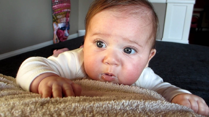 Hướng dẫn nhận biết biểu hiện trẻ tự kỷ từ khi mới sinh 2