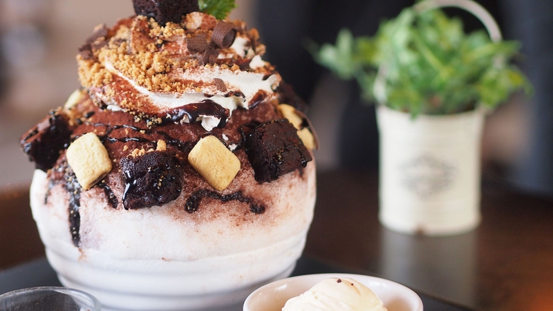 Bingsu oreo rất được yêu thích bởi sự kết hợp ngọt đậm và kem mịn