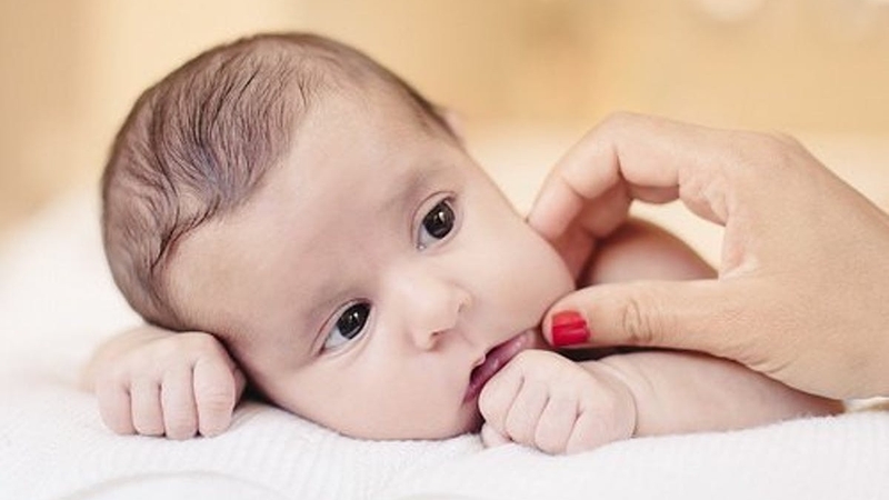 Bộ sản phẩm rơ lưỡi cho trẻ sơ sinh nhà nào cũng cần có 1