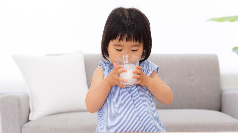 Bổ sung canxi cho bé 1 tuổi​ như thế nào? Một số lưu ý 2