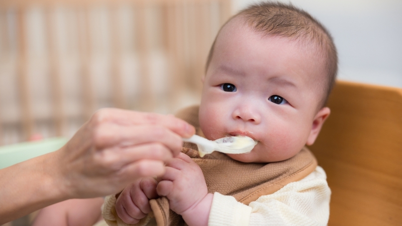 Nếu khẩu phần ăn chưa đa dạng hoặc thiếu thực phẩm giàu sắt, việc bổ sung sắt có thể được cân nhắc