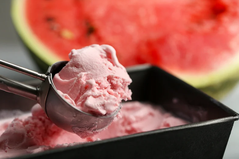 Bỏ túi 3 cách làm kem dưa hấu bổ dưỡng không cần máy 1