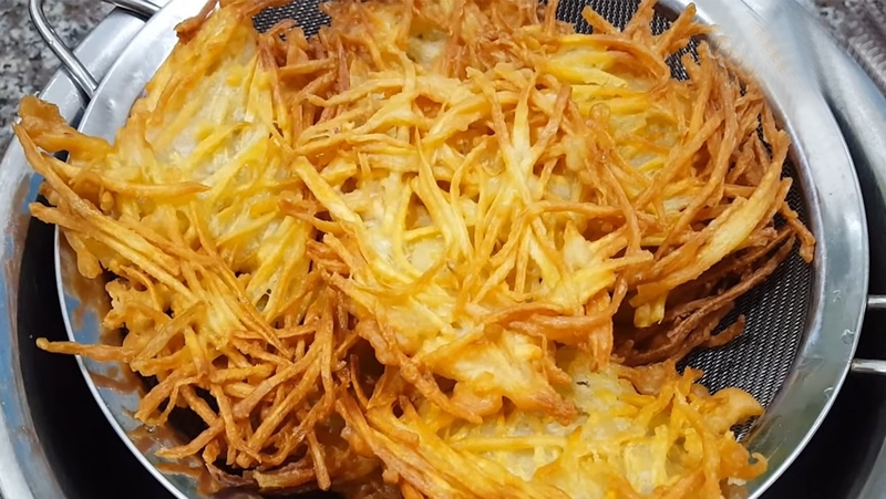 “Bỏ túi” hai cách làm bánh khoai lang giòn thơm siêu đơn giản 4