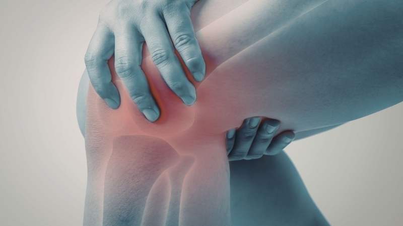 Cơn đau khớp là triệu chứng bệnh gout dễ nhận biết