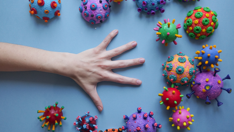Một trẻ mắc bệnh chưa được phát hiện có thể khiến virus phát tán