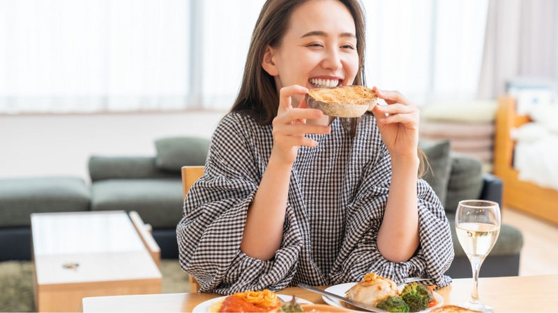Chế độ ăn uống ảnh hưởng trực tiếp đến tuổi thọ răng sứ