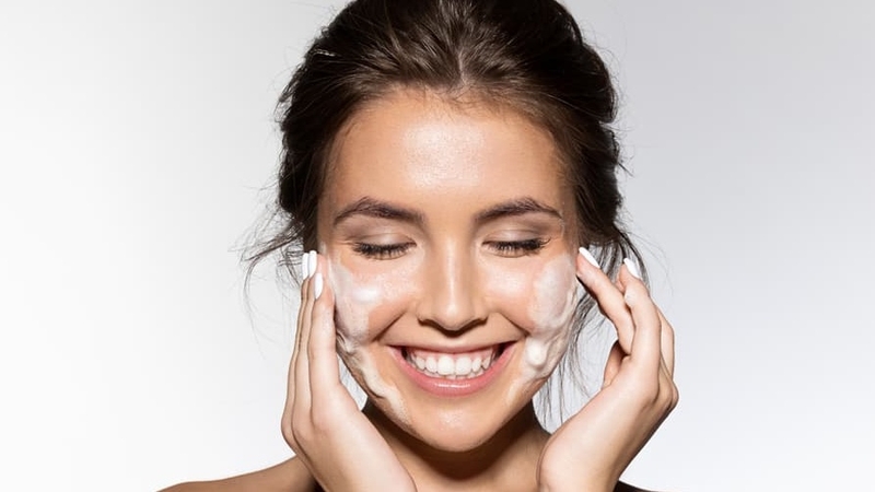 Bóc vảy lông mày sau phun có sao không? 3