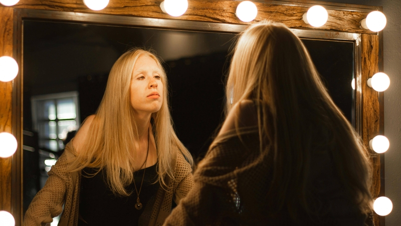 Lo âu, phiền muộn và xấu hổ về ngoại hình xuất hiện liên tục