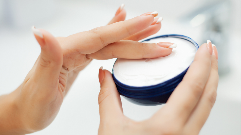 Bôi kem dưỡng ẩm bao lâu thì rửa sẽ tốt nhất cho làn da? 1