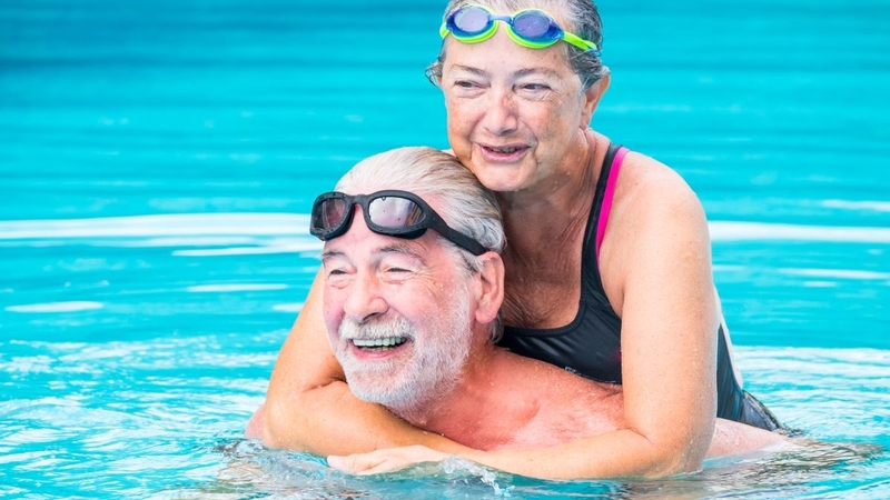 Bơi lội với người cao tuổi có những lợi ích gì? 4