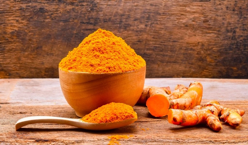 Bôi nghệ tươi qua đêm có tốt không? Cách bôi nghệ đúng chuẩn, an toàn 3