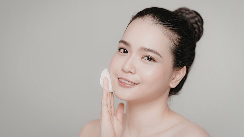 Bôi nước hoa hồng bao lâu thì bôi serum?