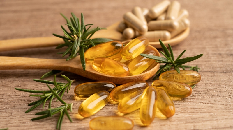 Bôi Vitamin E lên mặt có cần rửa lại không 1