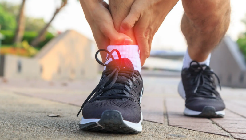 Để không ảnh hưởng quá trình hồi phục mắt cá chân, bạn nên hạn chế một số loại thực phẩm trong quá trình điều trị