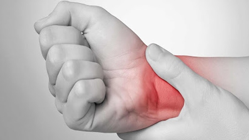 Bong gân mắt cá tay có triệu chứng gì? Điều trị như thế nào? 1