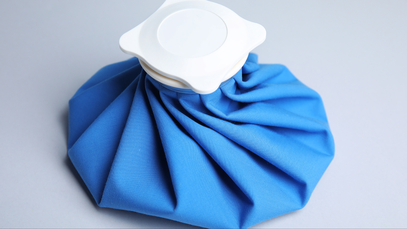 Chườm đá lạnh giúp giảm đau tức thì