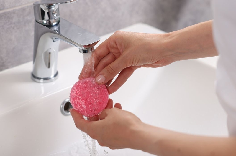 Bông rửa mặt có ưu điểm gì? Có nên sử dụng bông rửa mặt không 2