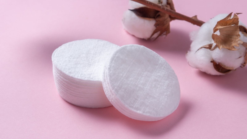 Nếu chủ yếu dùng để tẩy trang, bạn nên chọn kích thước trung bình để dễ thao tác