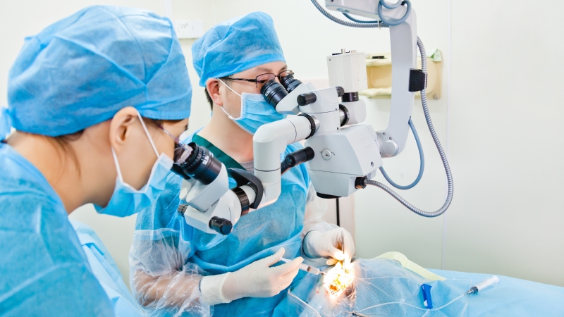Phẫu thuật độn đai củng mạc