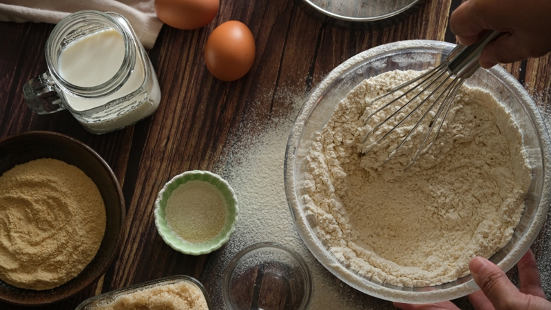 Bột mì đa dụng cung cấp carbohydrate, protein, một lượng nhỏ chất xơ, vitamin nhóm B và khoáng chất như sắt, magie, kẽm