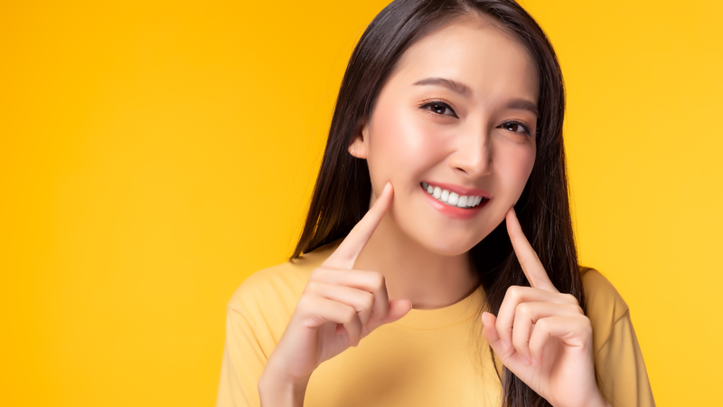 Bột tẩy trắng răng Eucryl có hương bạc hà tươi mát