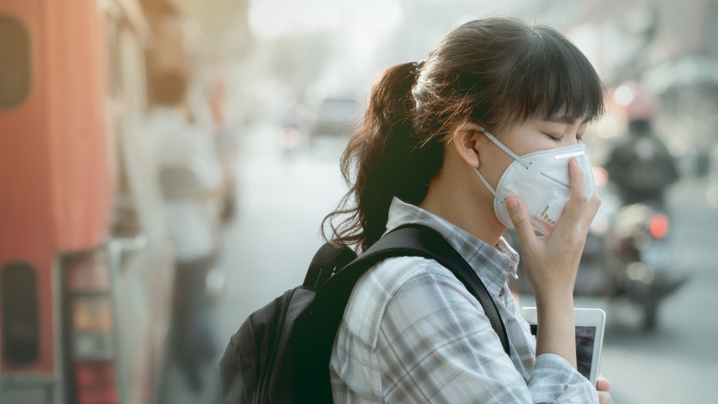 Bụi mịn là gì? Là tập hợp những hạt vật chất có kích thước vô cùng nhỏ trong không khí mà mắt thường khó nhìn thấy