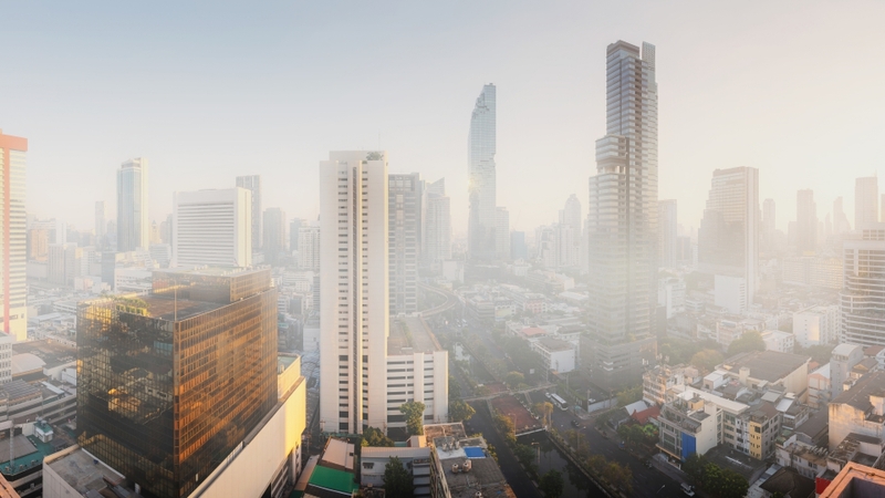 Người thường xuyên tiếp xúc bụi mịn, đeo kính áp tròng hoặc có bệnh mắt nên chú ý theo dõi