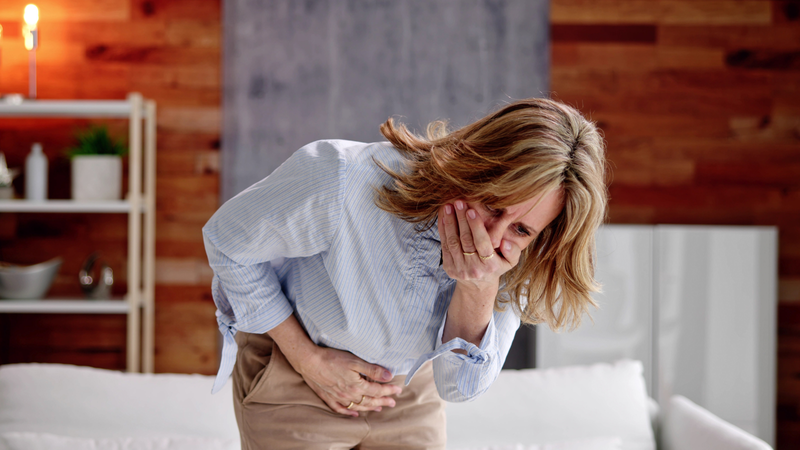 bung-duoi-cang-tuc-kho-chiu-o-nu-nguyen-nhan-va-cach-xu-tri 2