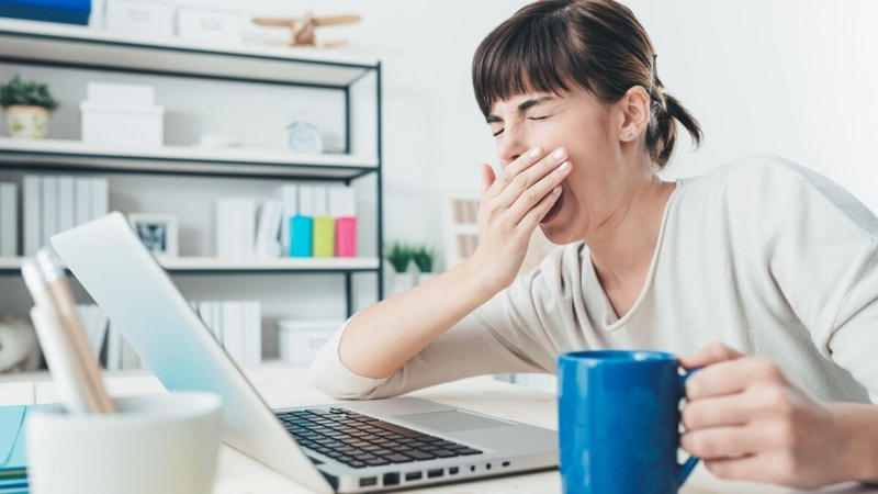 buon-ngu-qua-muc-vao-ban-ngay-nguyen-nhan-la-do-dau 1.jpg