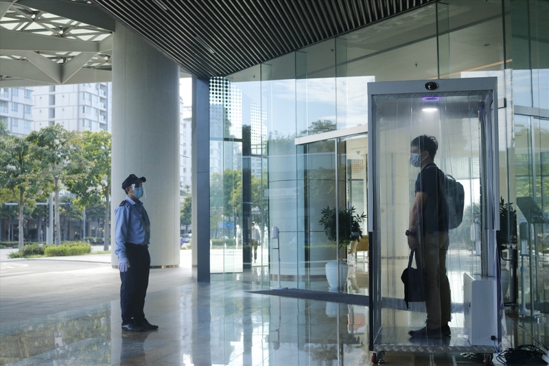 Không nên dùng buồng khử khuẩn toàn thân nhằm đảm bảo an toàn 1