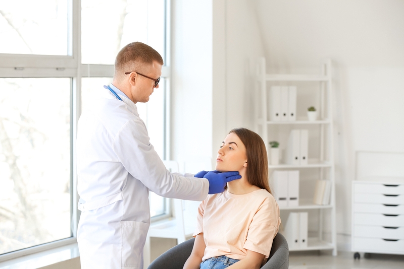 bướu cổ dưới cằm 1