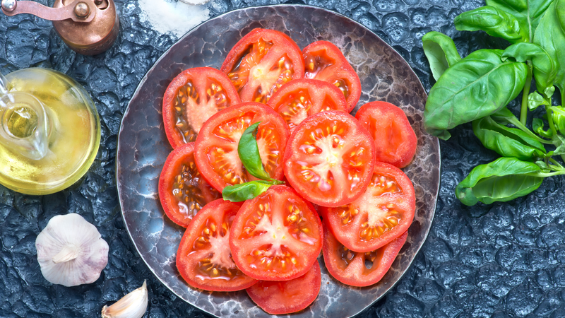 Cà chua là thực phẩm phù hợp với nhiều chế độ ăn kiêng