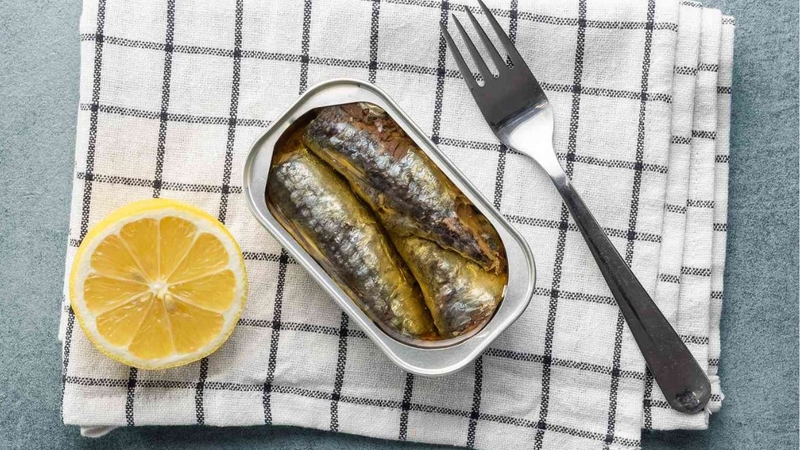 Cá đóng hộp là nguồn cung cấp protein và omega-3 tiện lợi cho bữa ăn hằng ngày