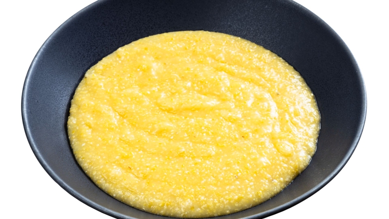 Cá hồi giàu omega-3 kết hợp bí đỏ nhiều vitamin A tạo món cháo ngon, hỗ trợ phát triển mắt và não cho bé ăn dặm