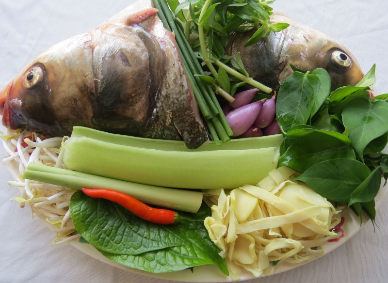 Cách chế biến cá mè phổ biến nhất là nướng, hấp, nấu canh hoặc chiên giòn